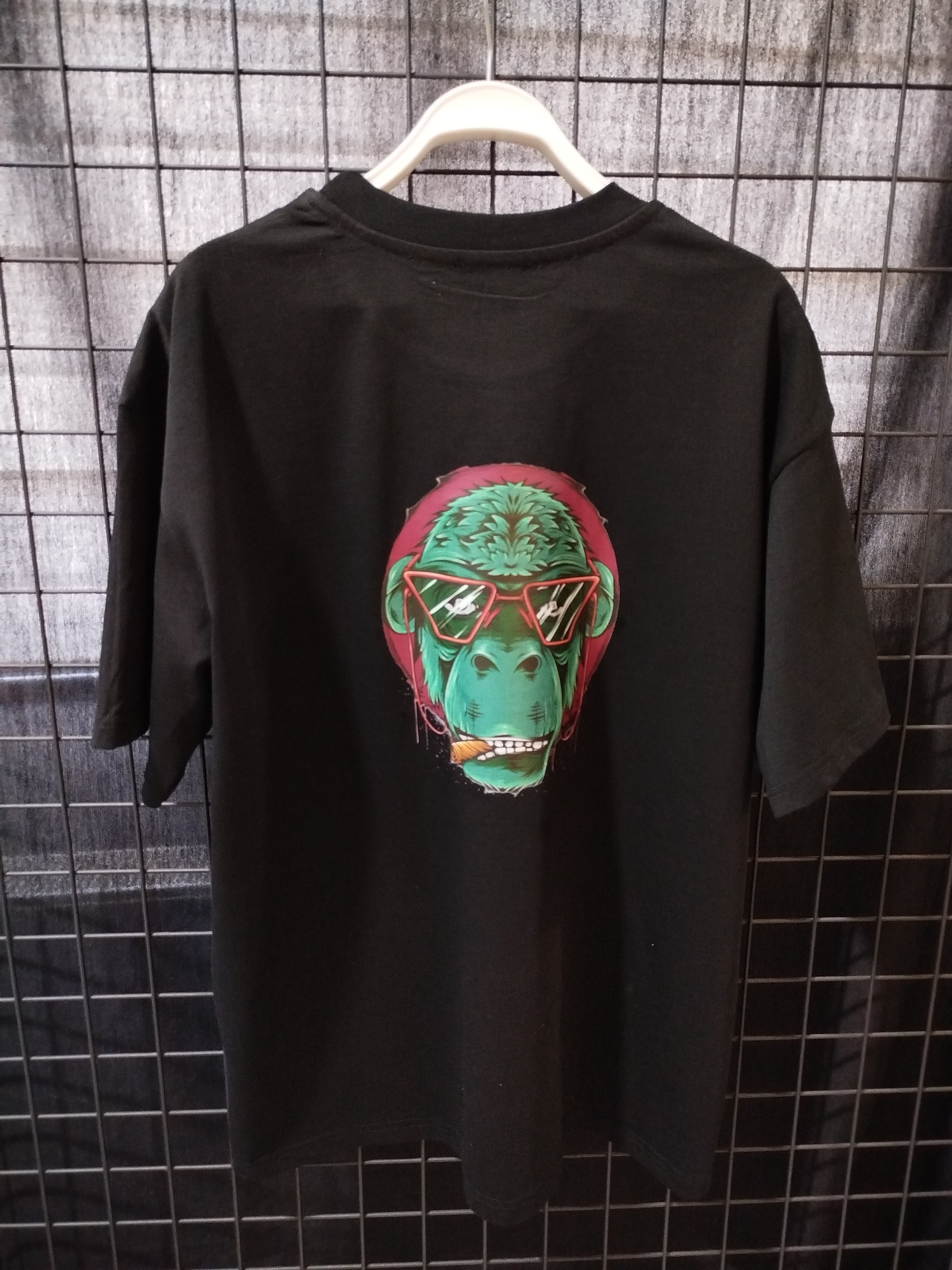 Smoking monkey - Oversize men t-shirt